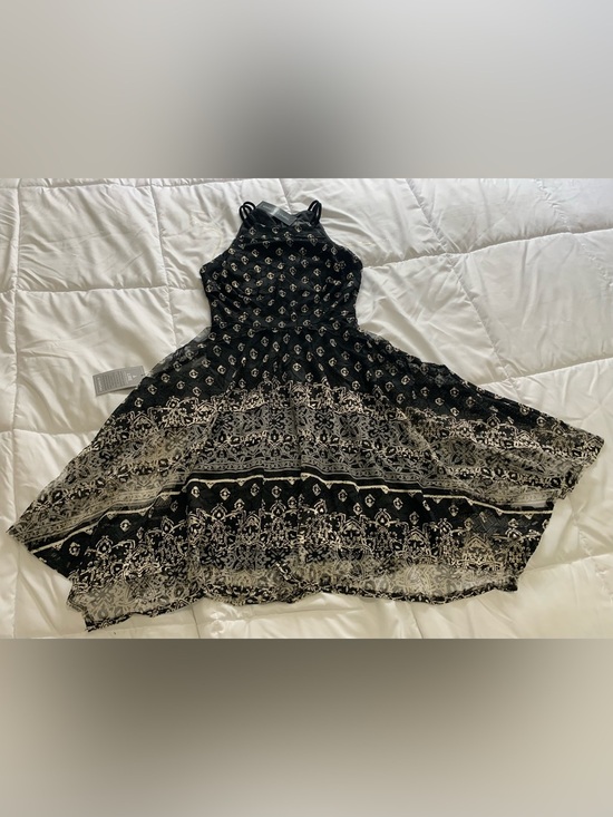 le chateau Dresses & Skirts - New LE CHATEAU dress Size XS